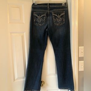 Nine West Embellished jeans. EUC size 8/28 average.